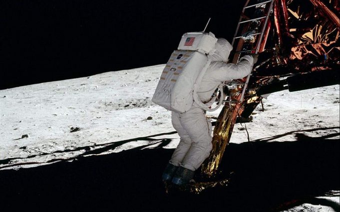 Apollo 11 – minciuna secolului 20